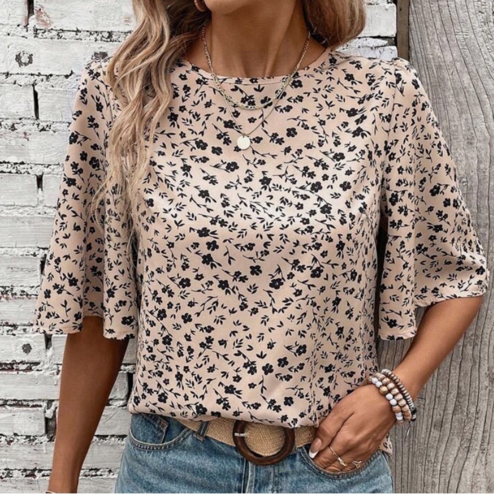 Like new Salanta cream and black floral top